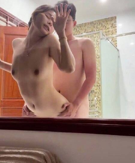 Ảnh 4 của Lộ clip sex cặp vợ chồng đụ nhau cạnh cửa kính cho người khác thấy (Full Clip + Pic) – Phần 2 (Hết)